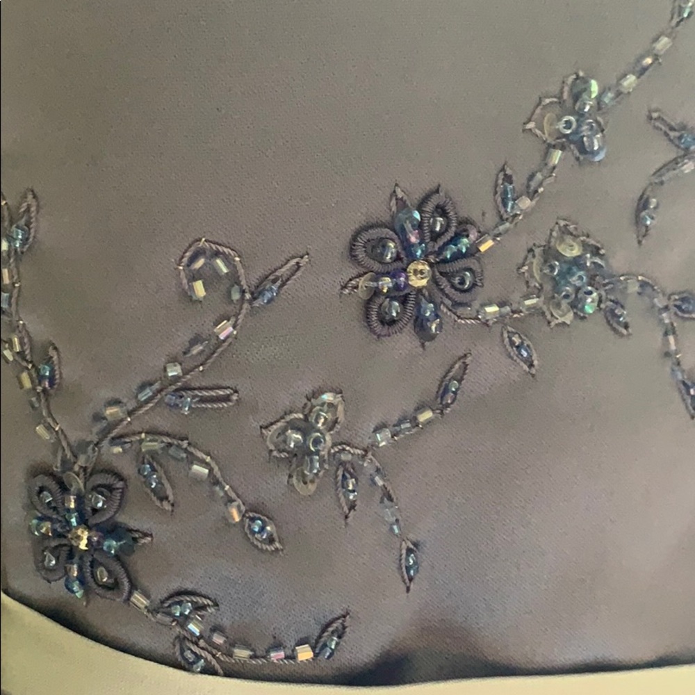 Child’s formal dress - Picture 3 of 3
